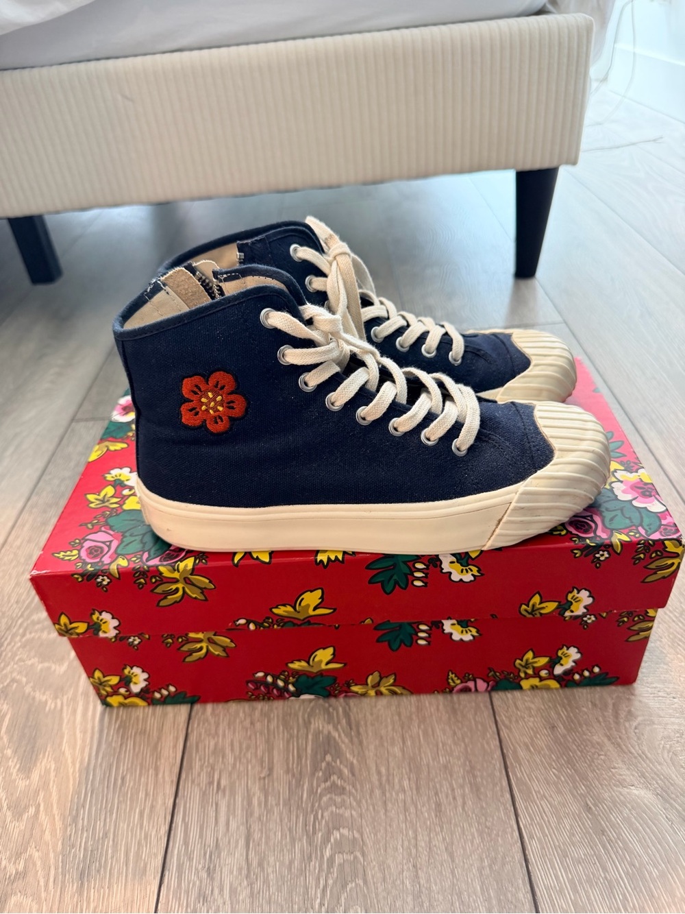 Kenzo high top navy sneaker